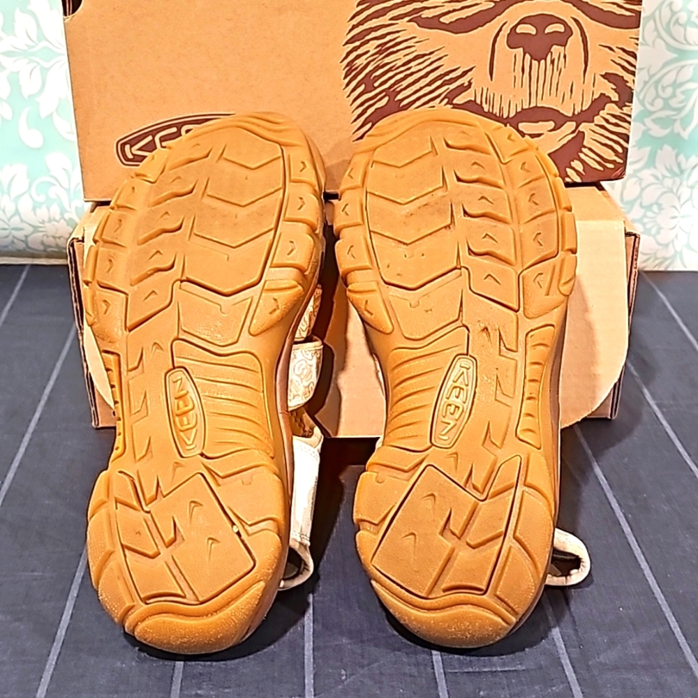 Keen Men's Newport Retro Smokey Bear sandals 11.5